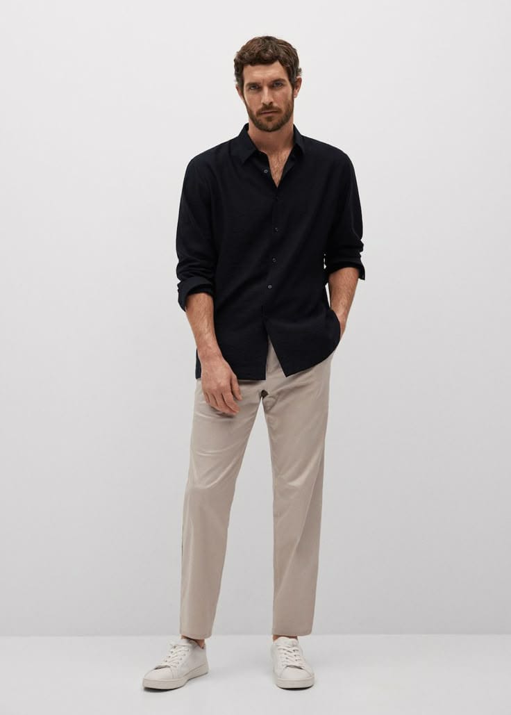 Men Regular Fit Solid Spread Collar Casual Black Shirt