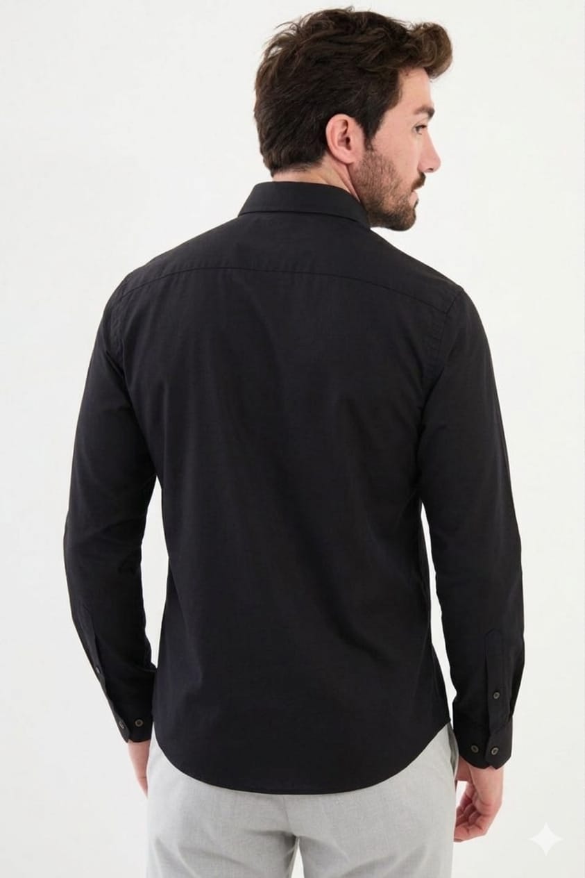 Men Regular Fit Solid Spread Collar Casual Black Shirt